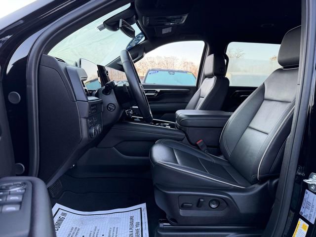 Used 2025 Chevrolet Suburban Premier AWD/4WD image 11