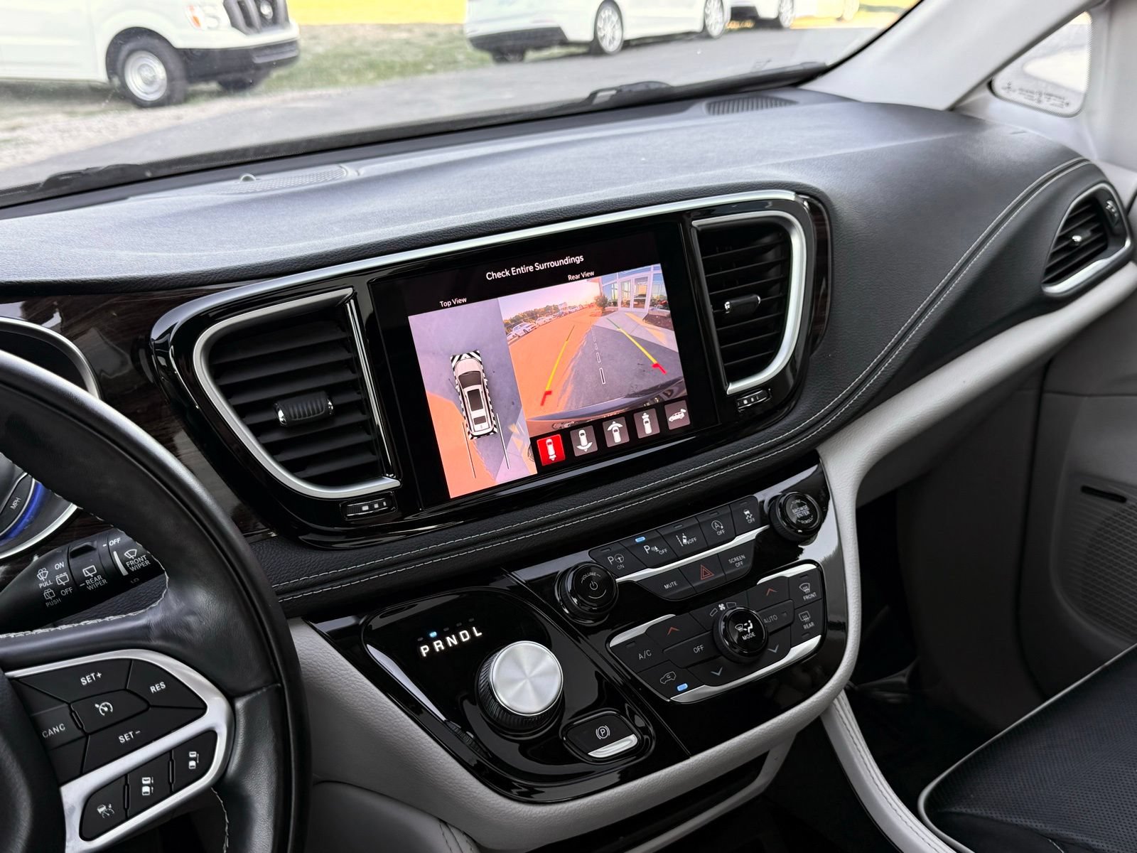 Used 2022 Chrysler Pacifica Limited FWD image 40