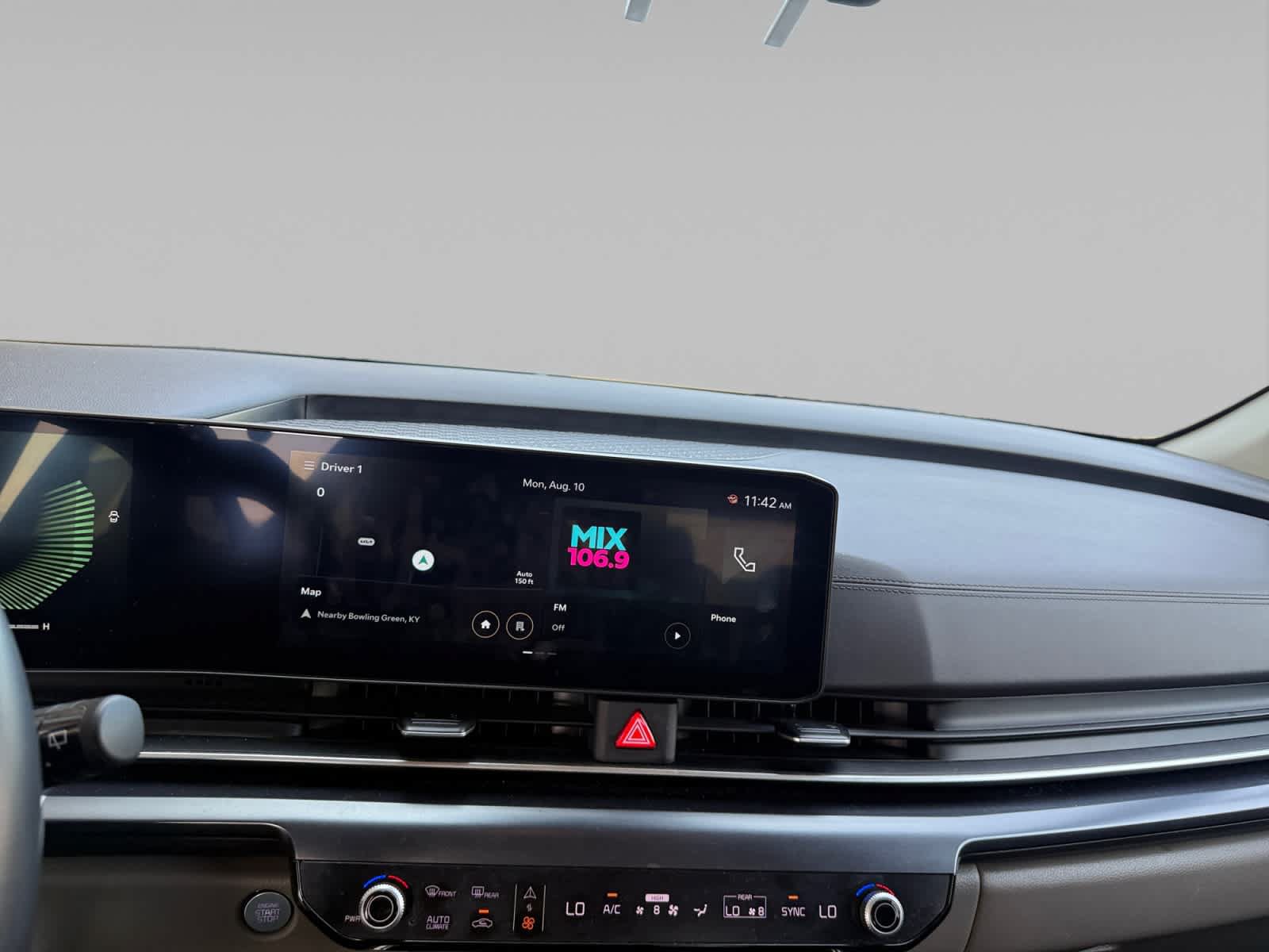 Used 2025 Kia Carnival FWD image 15
