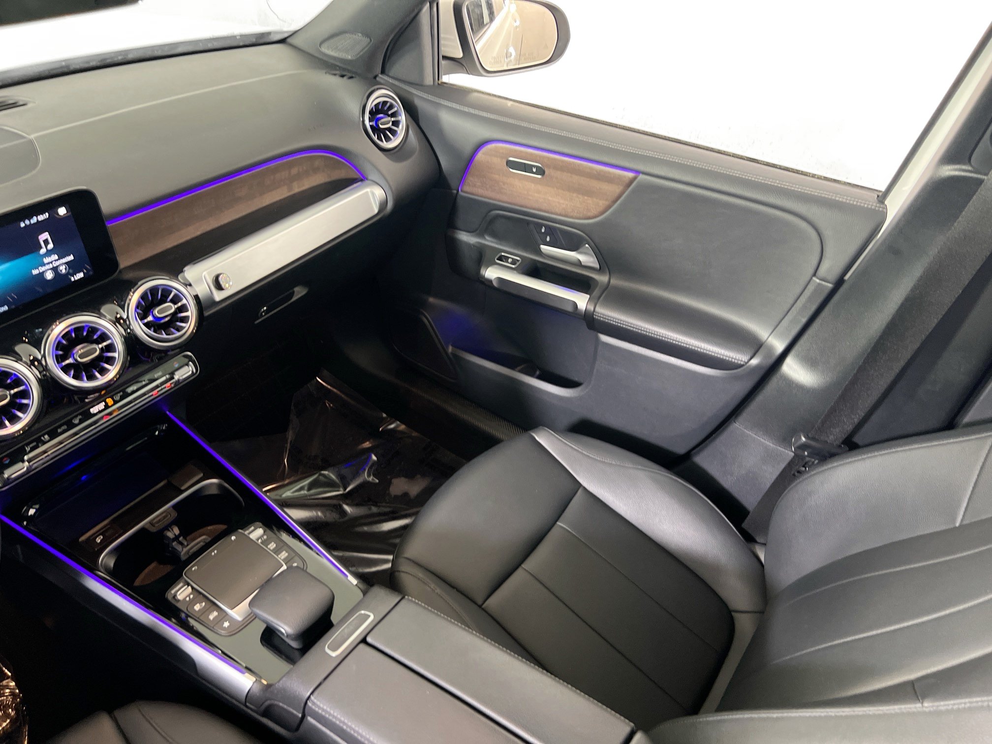 Used 2022 Mercedes-Benz GLB 250 4MATIC image 23