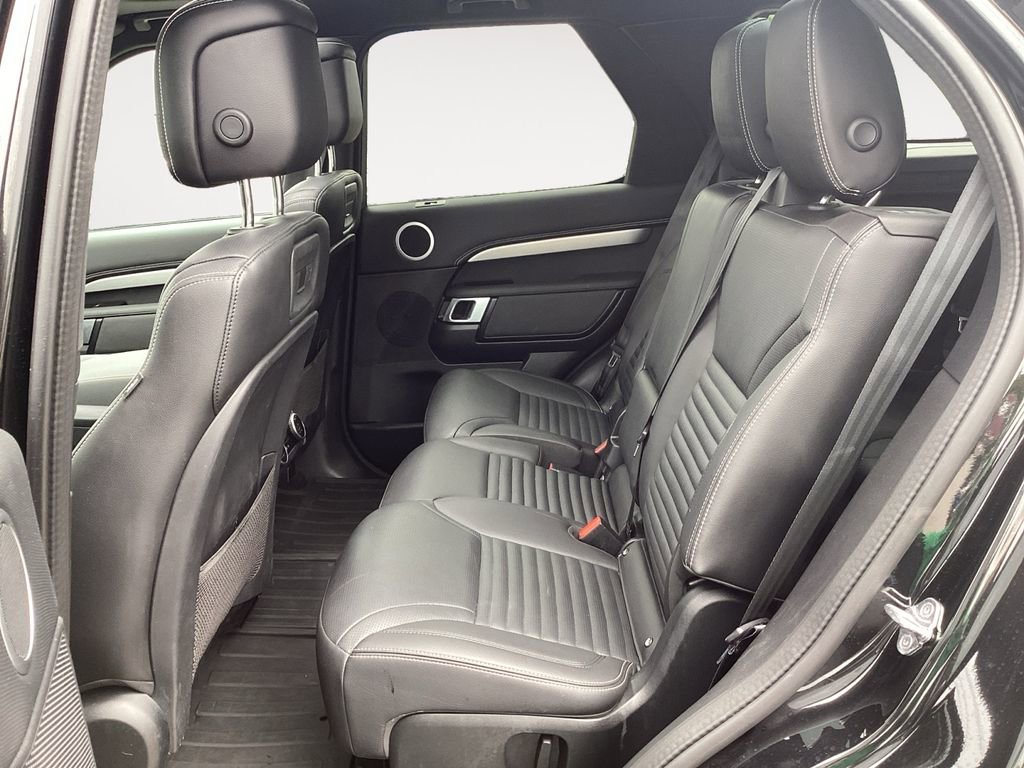 Used 2024 Land Rover Discovery Dynamic SE image 17