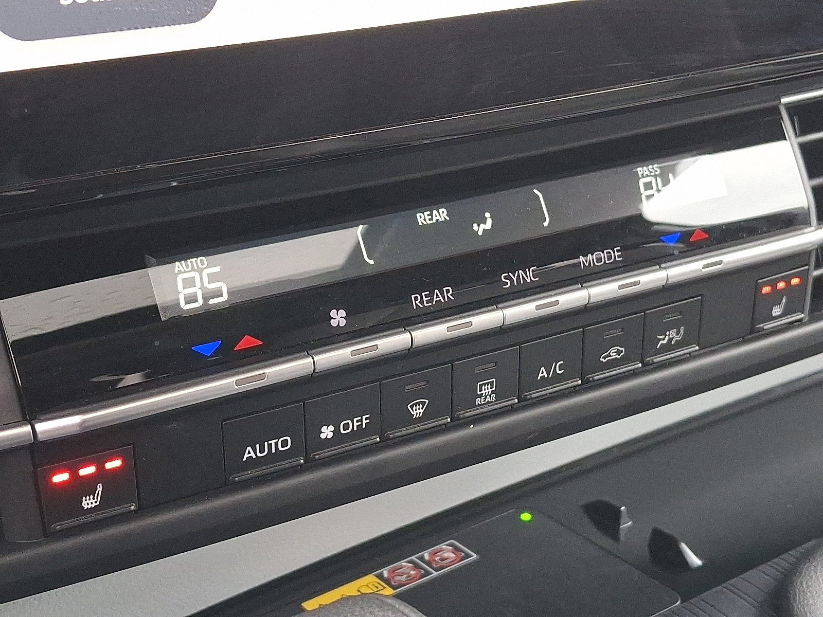 Used 2025 Toyota Sienna XLE image 17