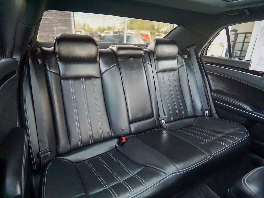 Used 2018 Chrysler 300 S w/ 300S Premium Group RWD image 32