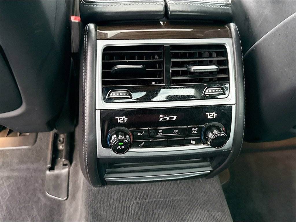 Used 2022 BMW 750i xDrive w/ Executive Package image 28
