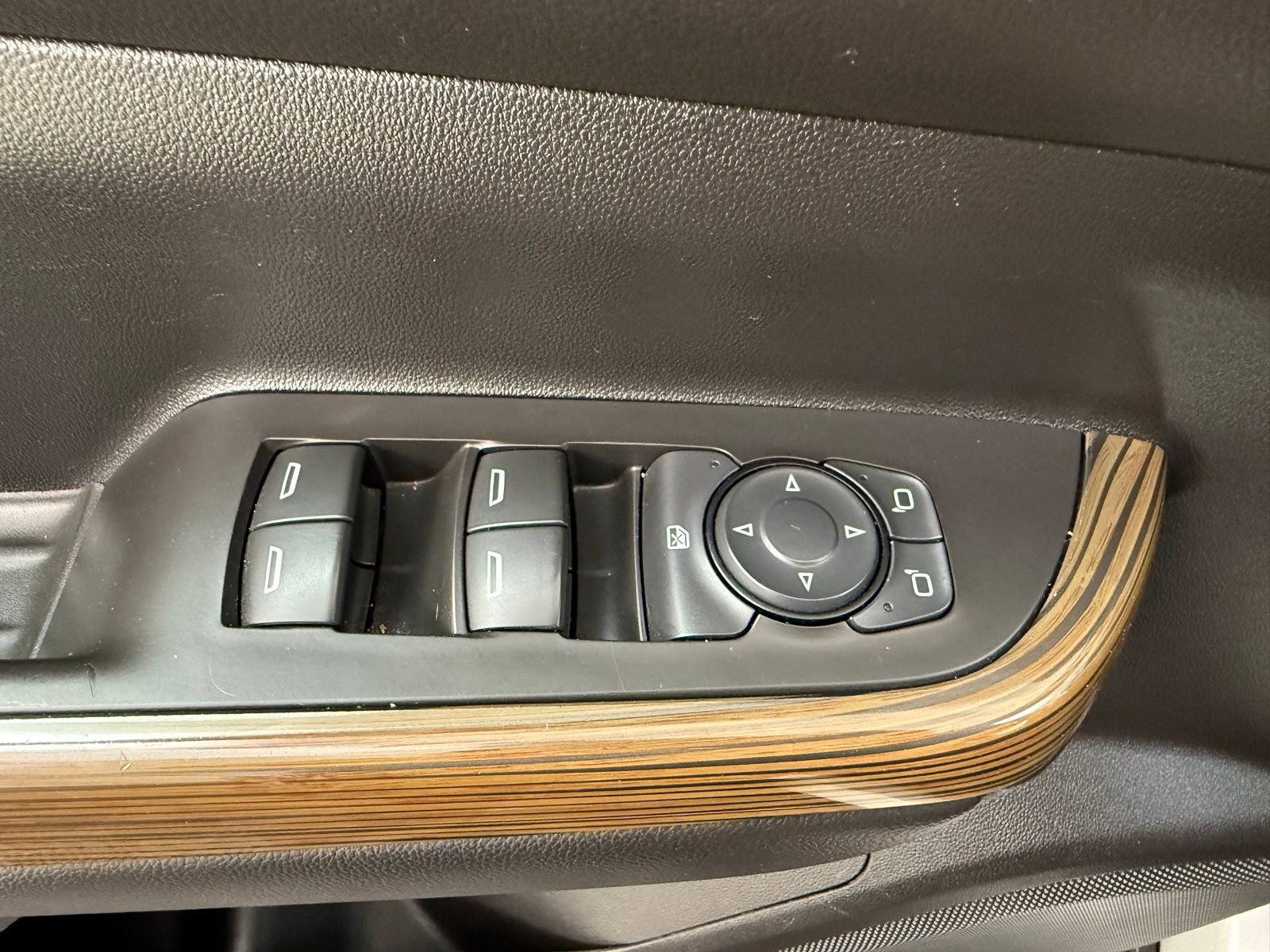 Used 2019 GMC Acadia SLE FWD image 13