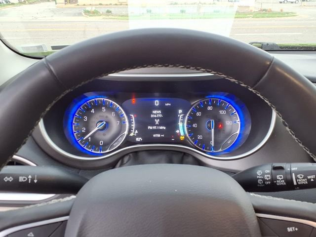 Used 2024 Chrysler Pacifica Touring-L FWD image 10