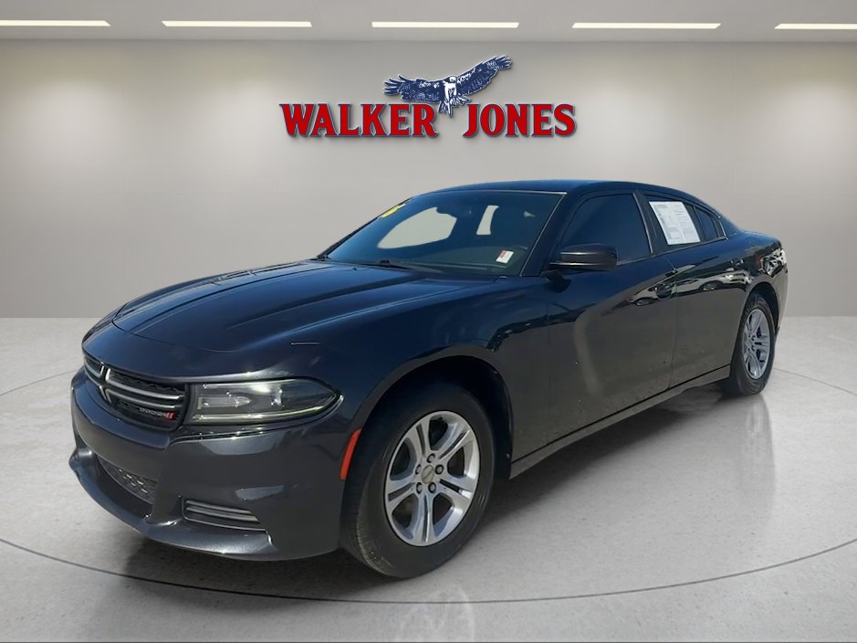 Used 2016 Dodge Charger SE RWD image 2
