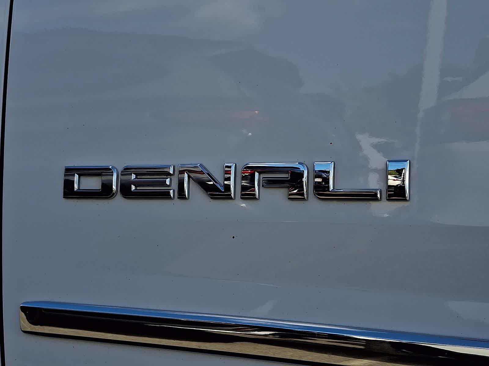 Used 2016 GMC Yukon Denali w/ Open Road Package AWD/4WD image 36