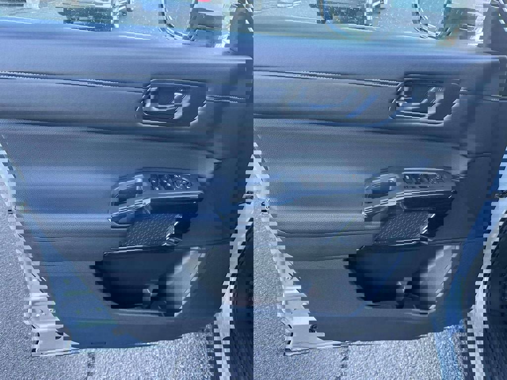 Used 2024 Nissan Pathfinder SV image 17