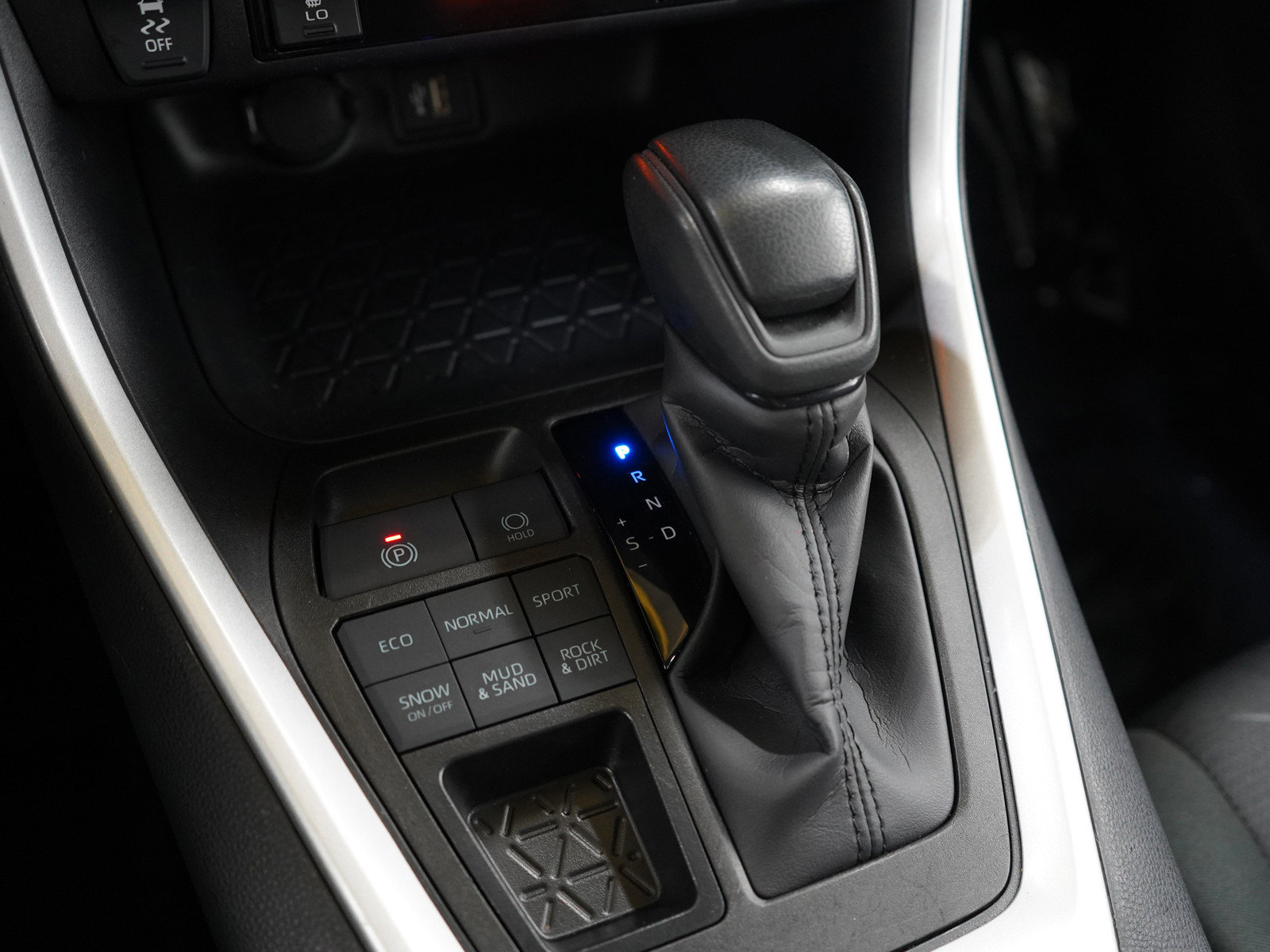 Used 2025 Toyota RAV4 XLE w/ Convenience Package AWD/4WD image 24