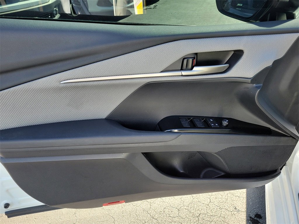 Used 2025 Toyota Camry SE image 19