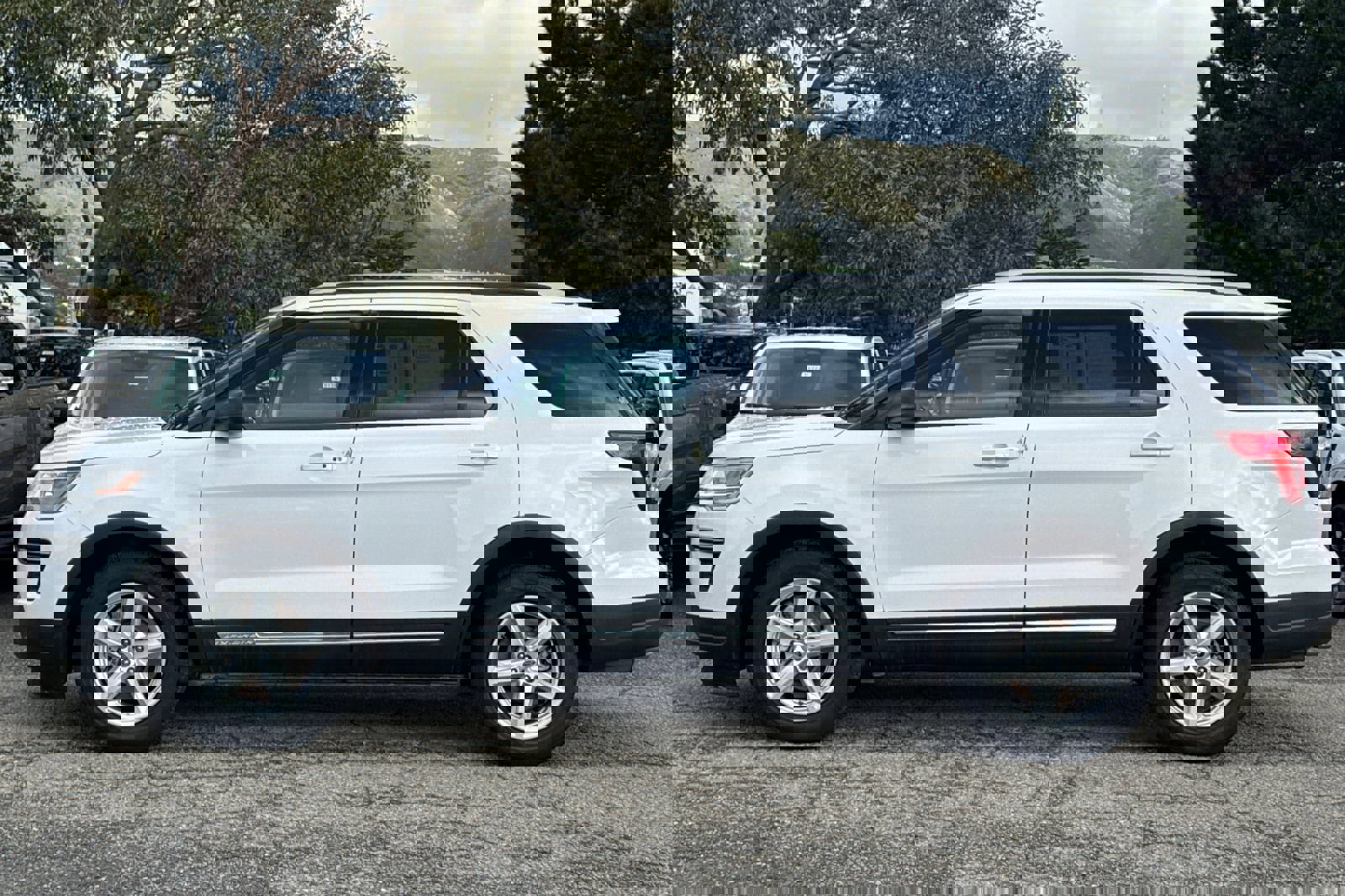 Used 2018 Ford Explorer XLT image 7