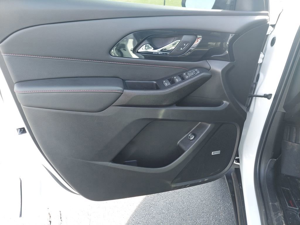 Used 2023 Chevrolet Traverse RS image 21