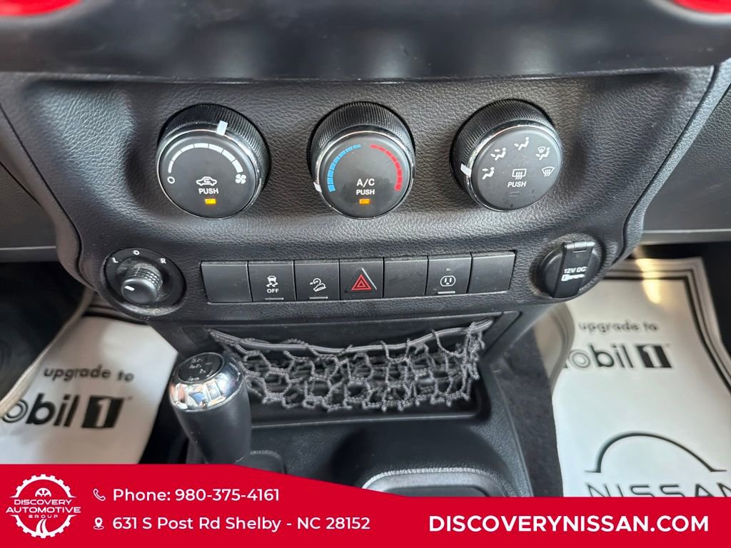 Used 2017 Jeep Wrangler Unlimited Sahara w/ Connectivity Group image 17