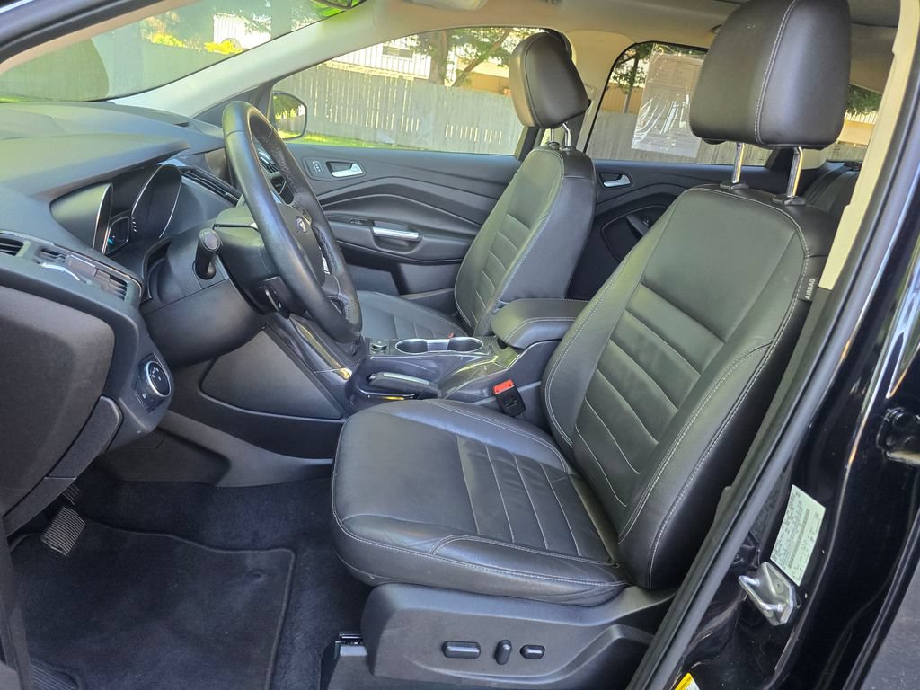 Used 2015 Ford Escape Titanium w/ Equipment Group 301A AWD/4WD image 28