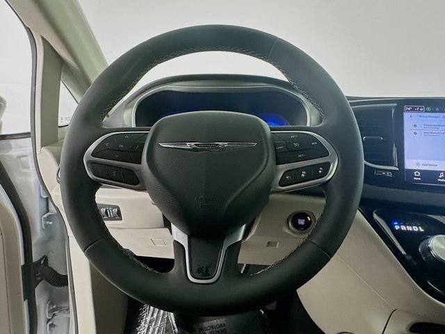 Used 2024 Chrysler Pacifica Touring-L image 13