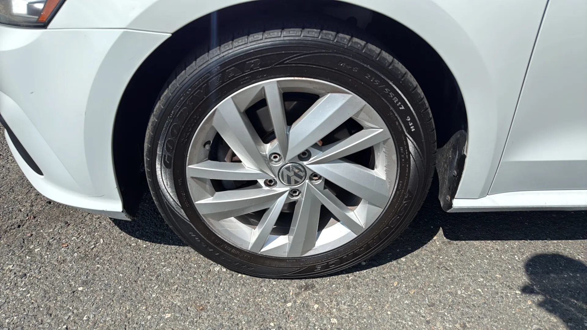 Used 2018 Volkswagen Passat 2.0T SE FWD image 9