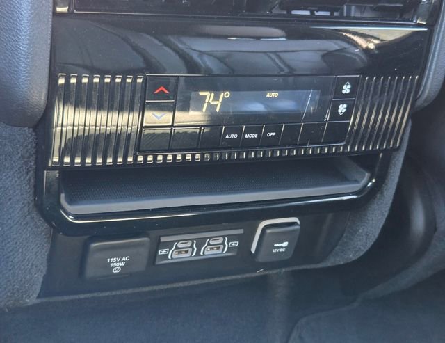 Used 2024 Jeep Wagoneer Series II w/ Flexible Seating Group image 15