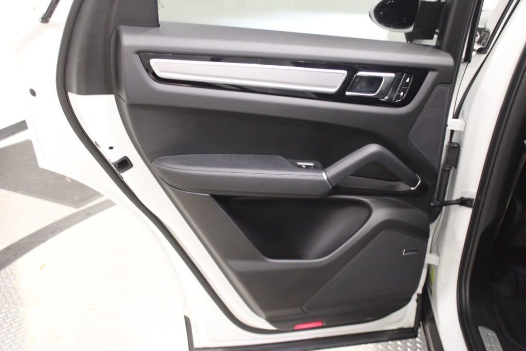 Certified 2023 Porsche Cayenne S Platinum image 32