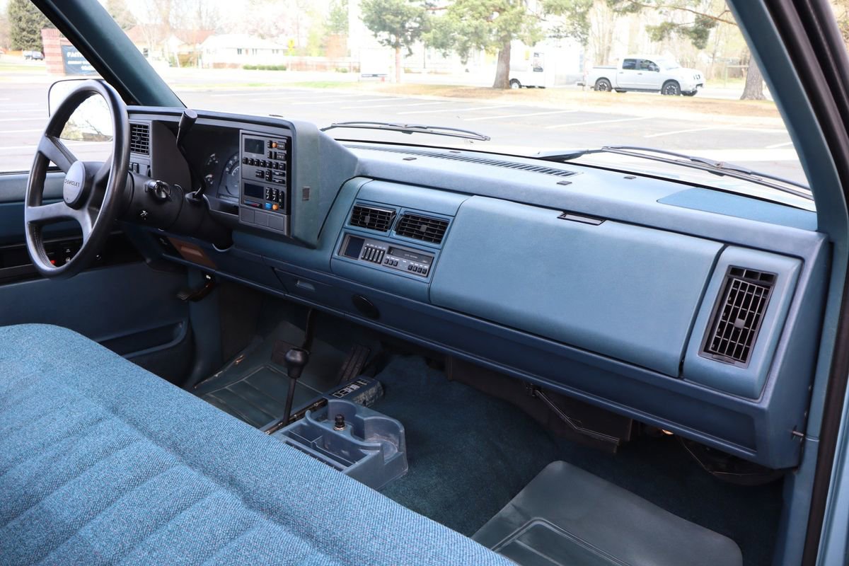 Used 1989 Chevrolet Silverado 2500 4x4 Regular Cab image 17
