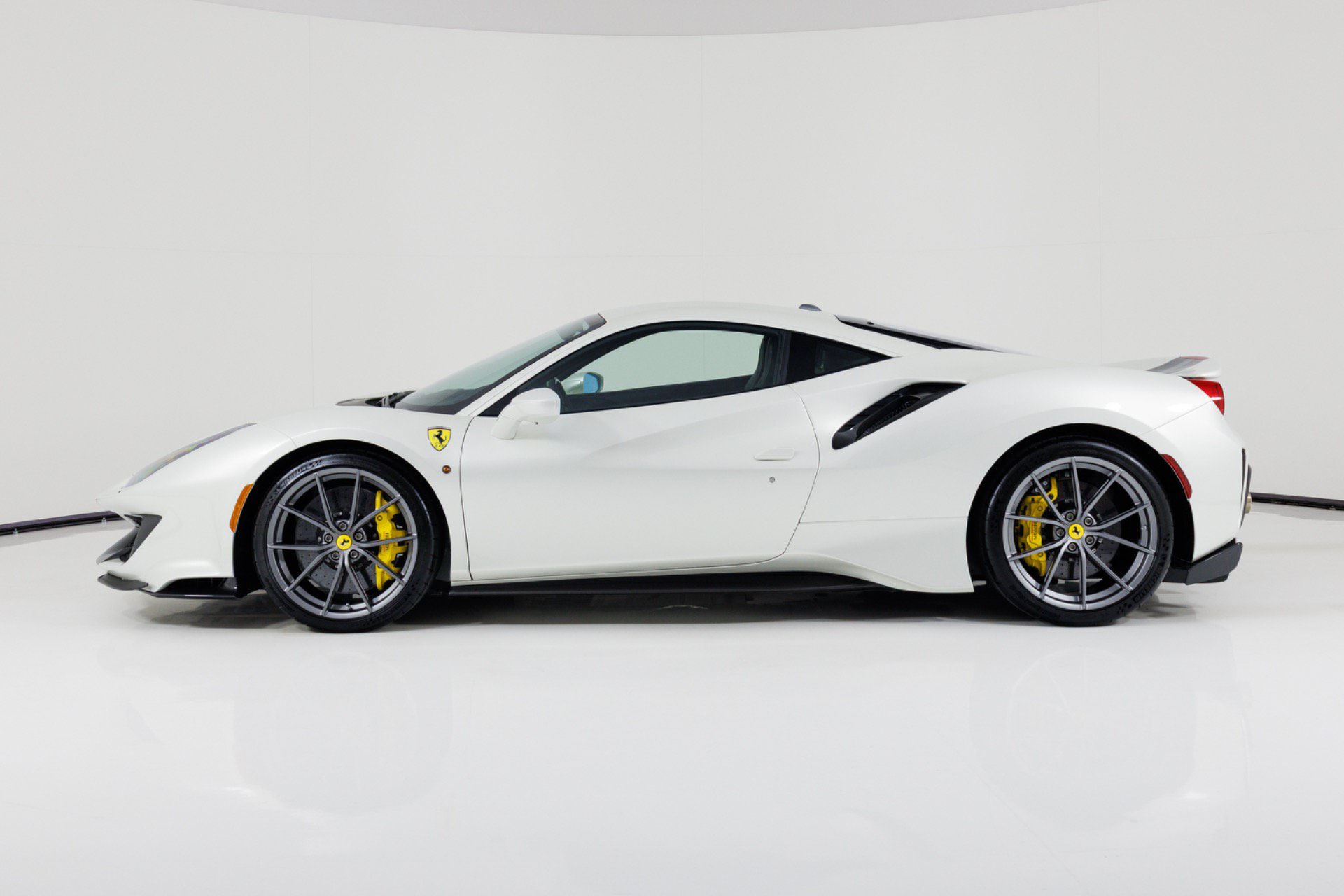 Used 2020 Ferrari 488 Pista Coupe RWD image 6