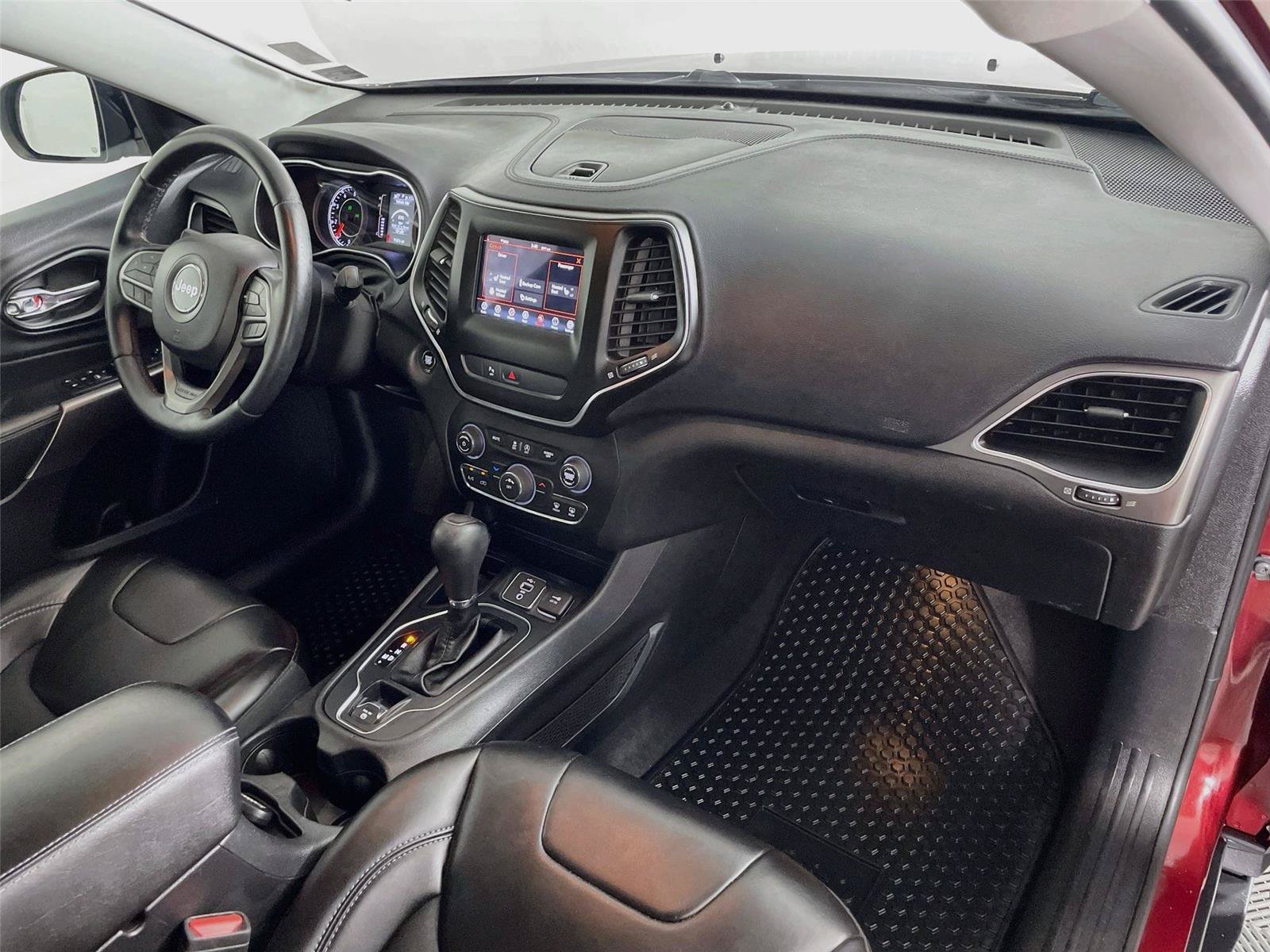 Used 2019 Jeep Cherokee Latitude Plus w/ Cold Weather Group FWD image 30