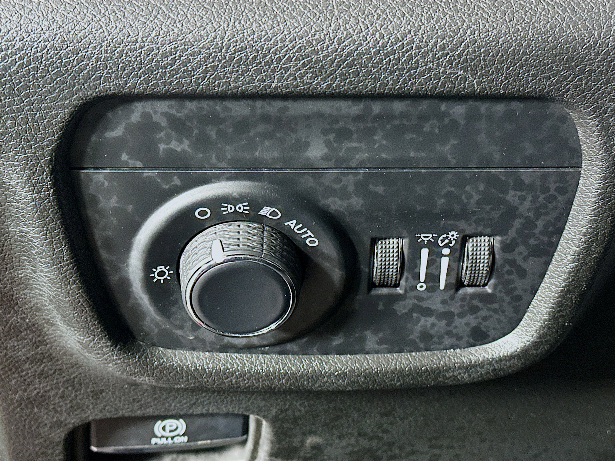 Used 2023 Jeep Grand Cherokee L Laredo image 17