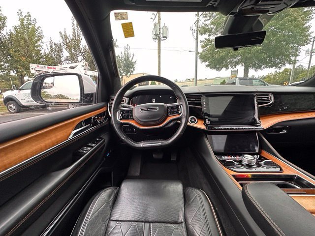 Used 2022 Jeep Grand Wagoneer Series III AWD/4WD image 15