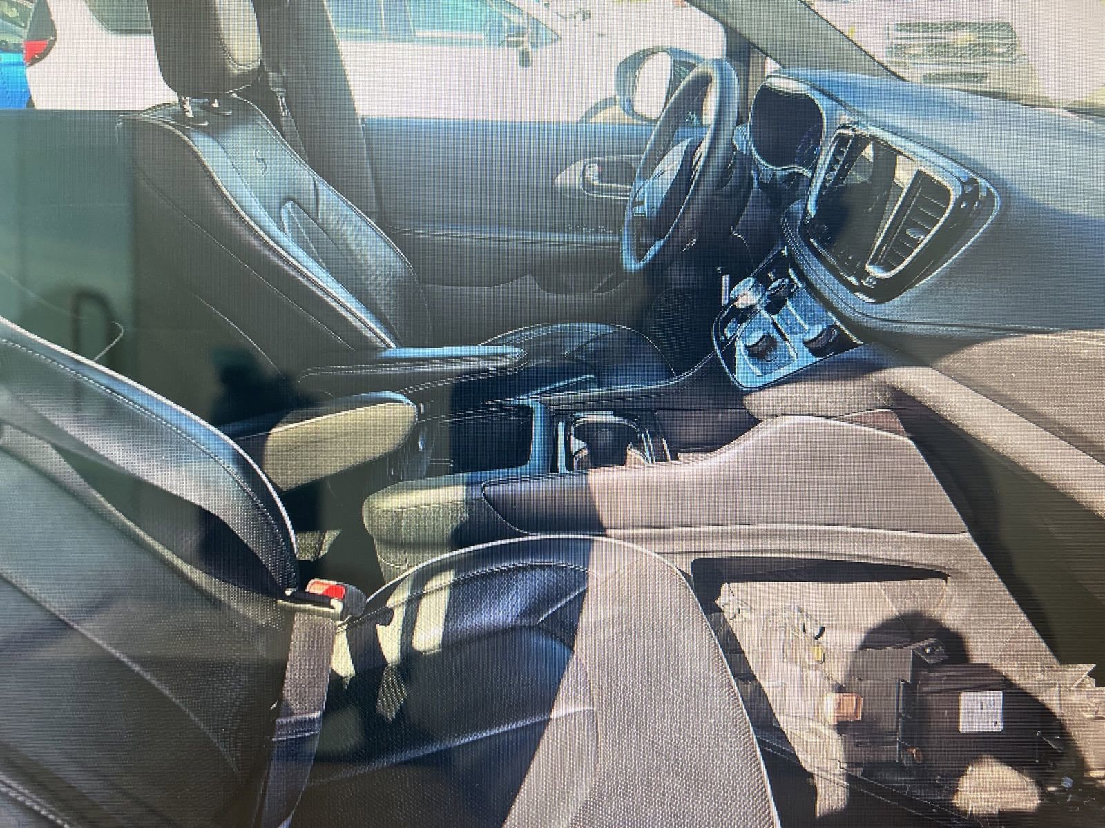 Used 2025 Chrysler Pacifica Limited image 12