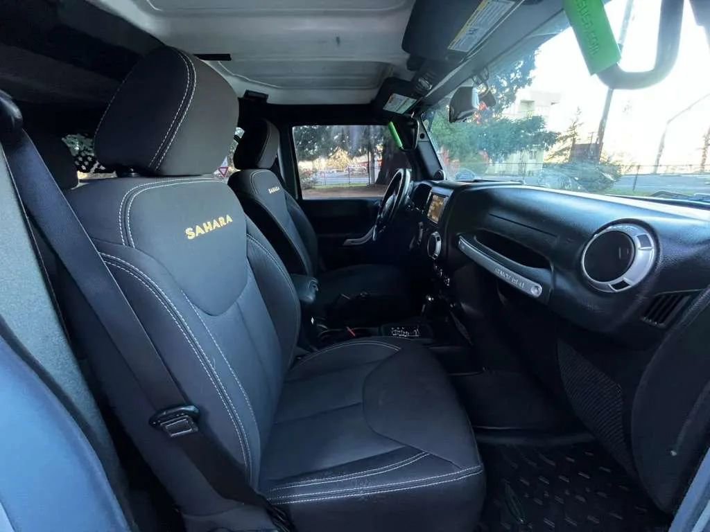 Used 2014 Jeep Wrangler Unlimited Sahara w/ Max Tow Package image 10