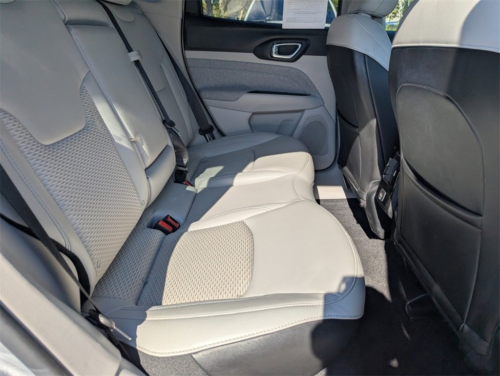 Used 2022 Jeep Compass Latitude image 13