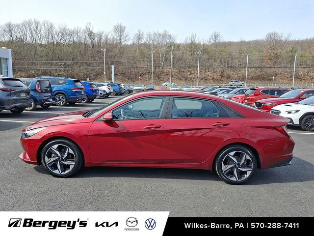 Used 2023 Hyundai Elantra SEL w/ Convenience Package image 9