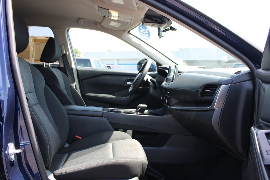 Used 2024 Nissan Rogue SV AWD/4WD image 29