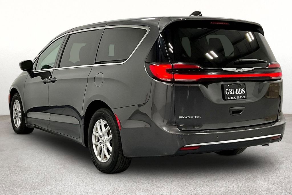 Used 2023 Chrysler Pacifica Touring-L FWD image 15