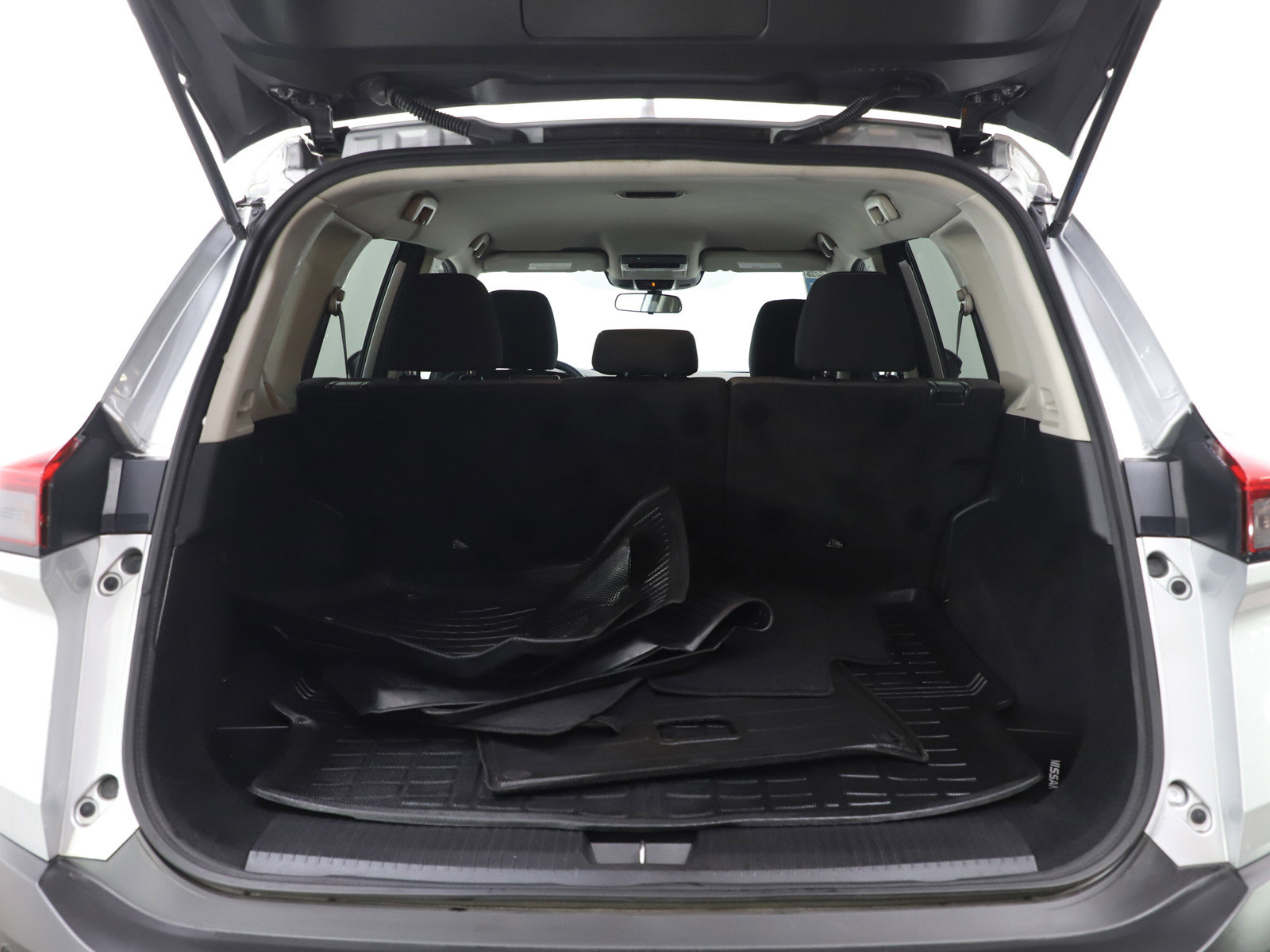 Used 2021 Nissan Rogue SV image 16