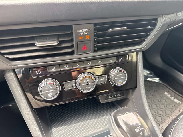 Used 2022 Volkswagen Jetta SE w/ Panoramic Sunroof Package FWD image 18