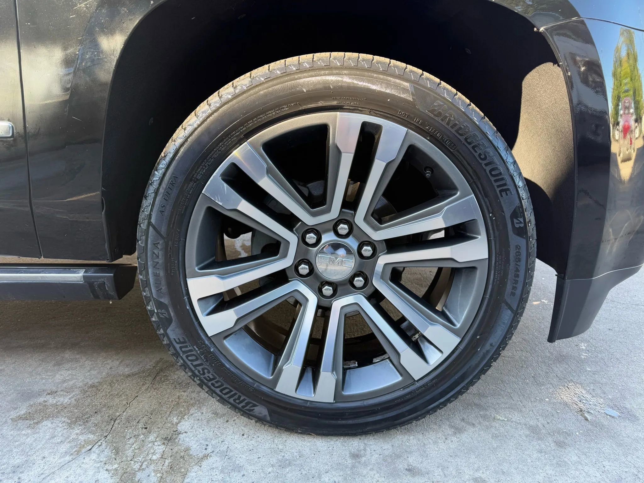 Used 2018 GMC Yukon Denali w/ Denali Ultimate Package image 25