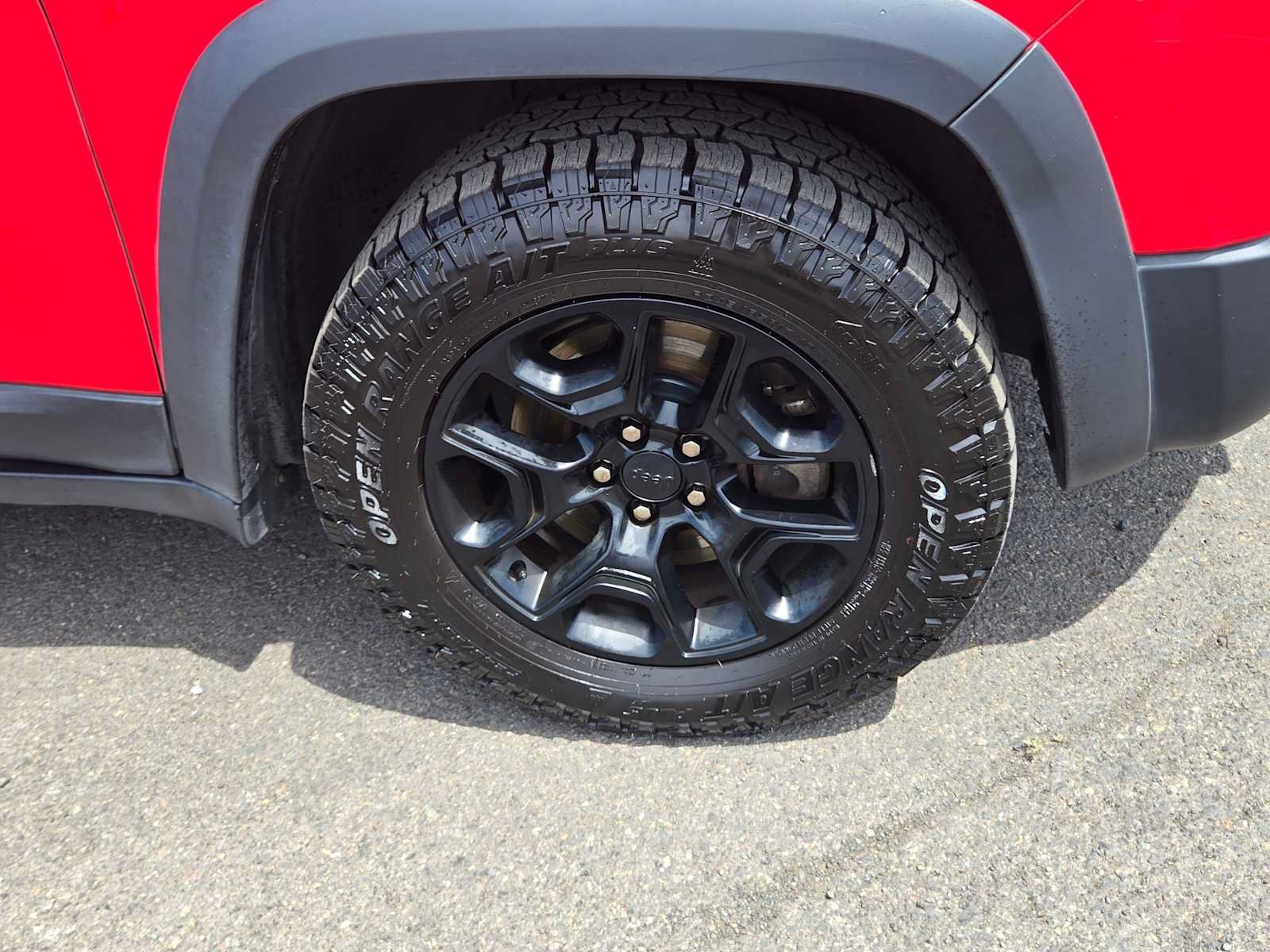 Used 2019 Jeep Cherokee Trailhawk w/ Comfort/Convenience Group AWD/4WD image 11
