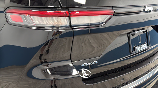 Used 2022 Jeep Grand Cherokee Overland w/ Luxury Tech Group IV AWD/4WD image 42