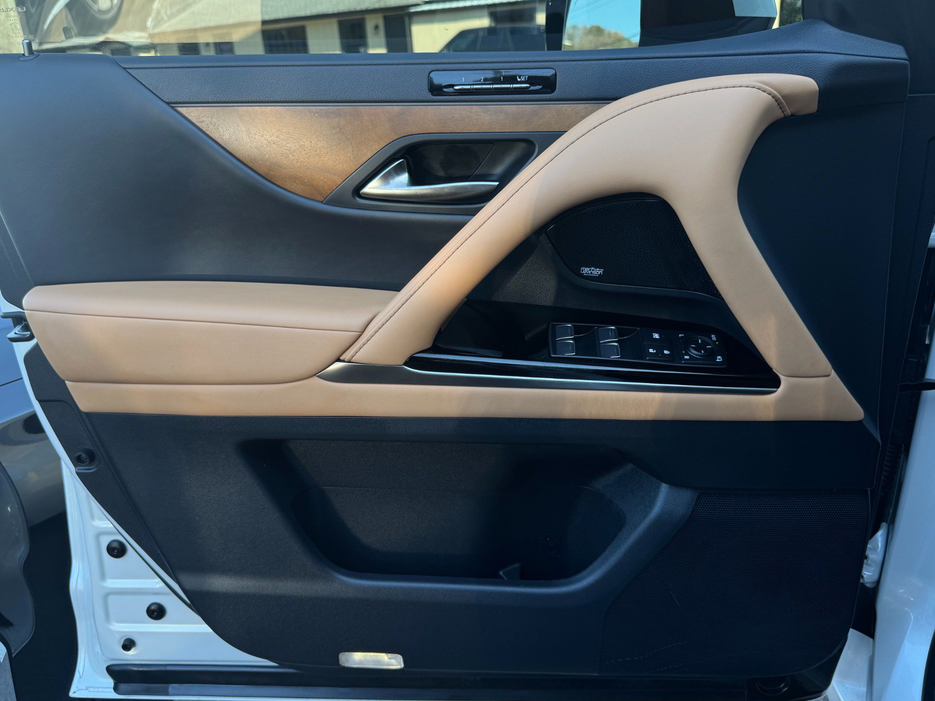 Used 2024 Lexus LX 600 4WD w/ Luxury Package image 88