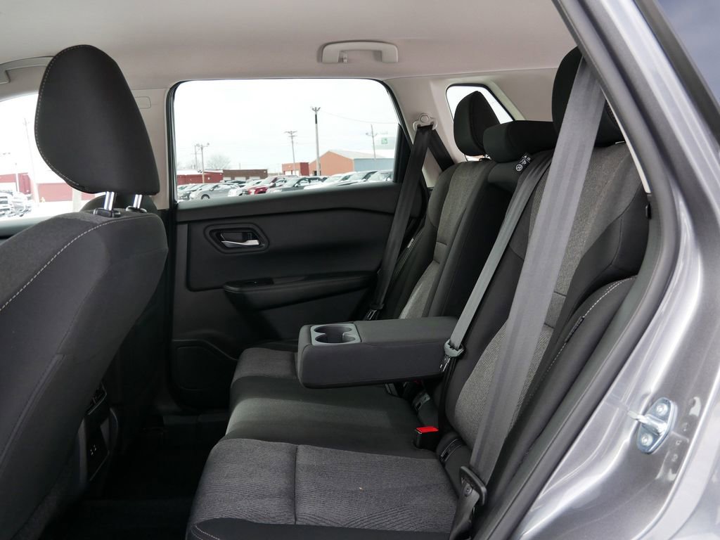 Used 2025 Nissan Rogue SV AWD/4WD image 11