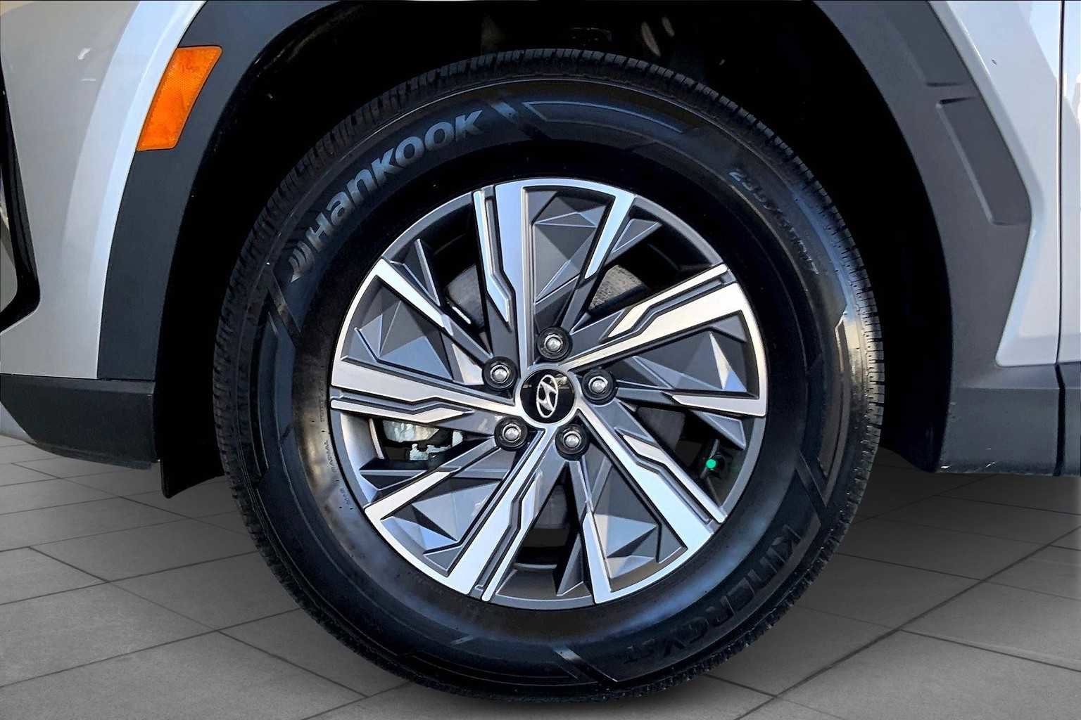 Used 2025 Hyundai Tucson SE image 19