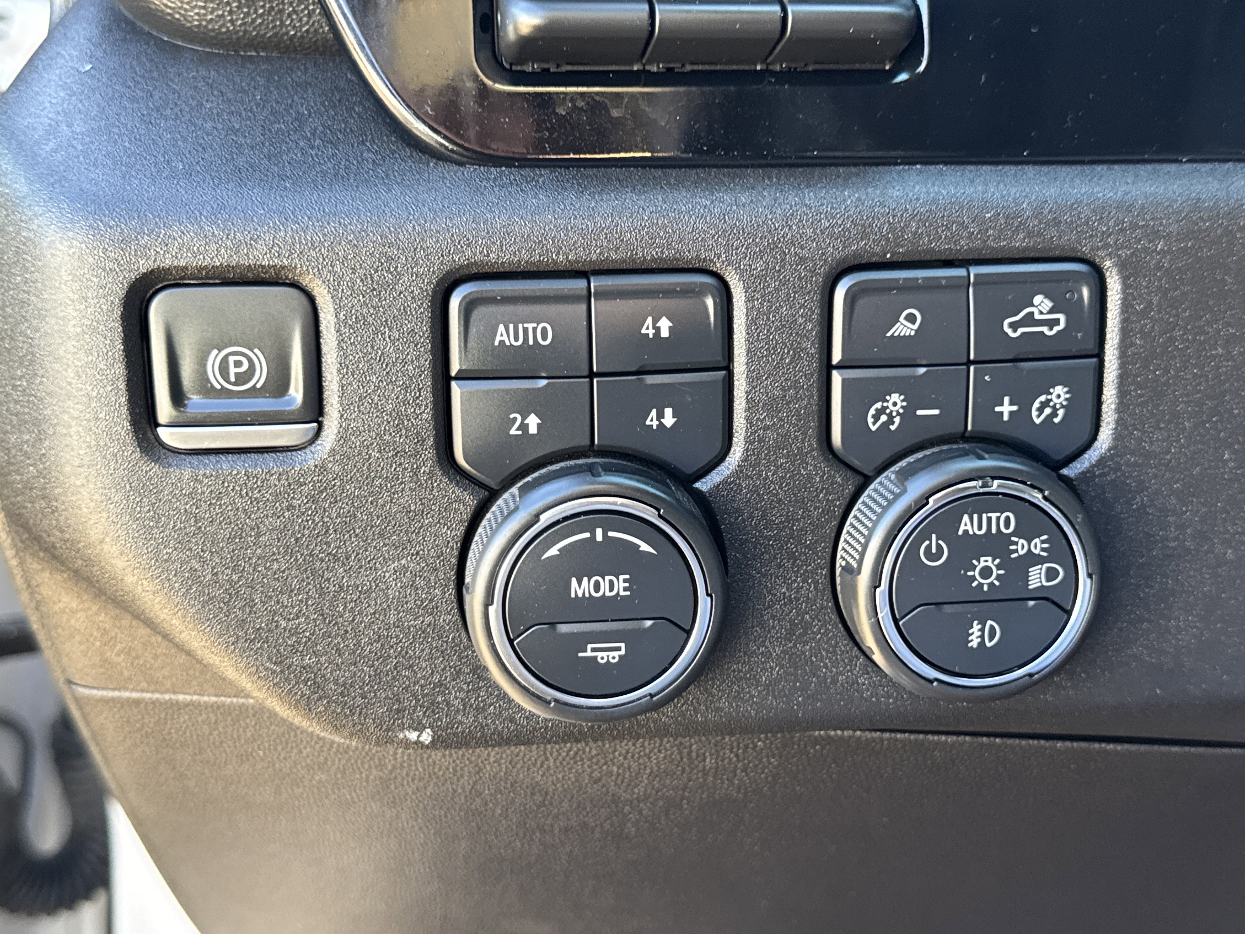 Used 2024 Chevrolet Silverado 1500 High Country w/ Technology Package image 25