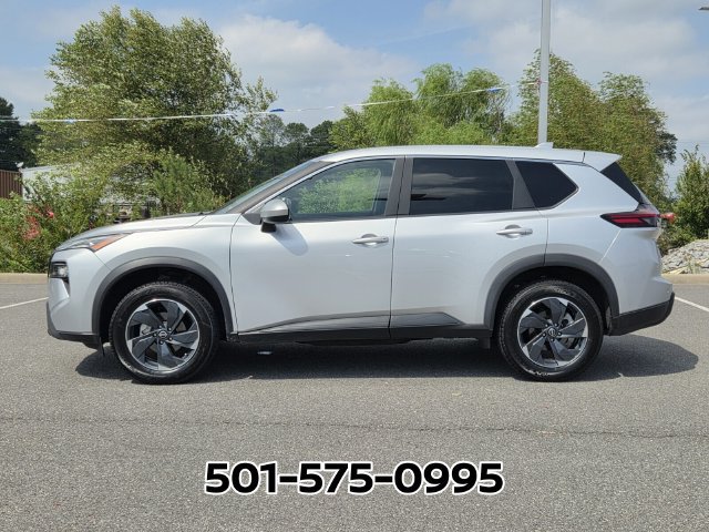 Used 2025 Nissan Rogue SV AWD/4WD image 2