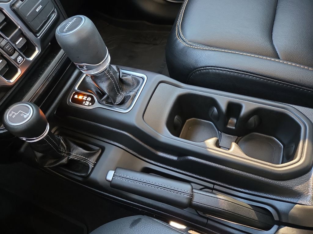 Used 2025 Jeep Gladiator Sport image 20