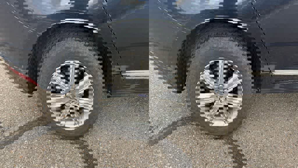 Used 2016 Volvo XC60 T6 w/ Proximity Package image 12