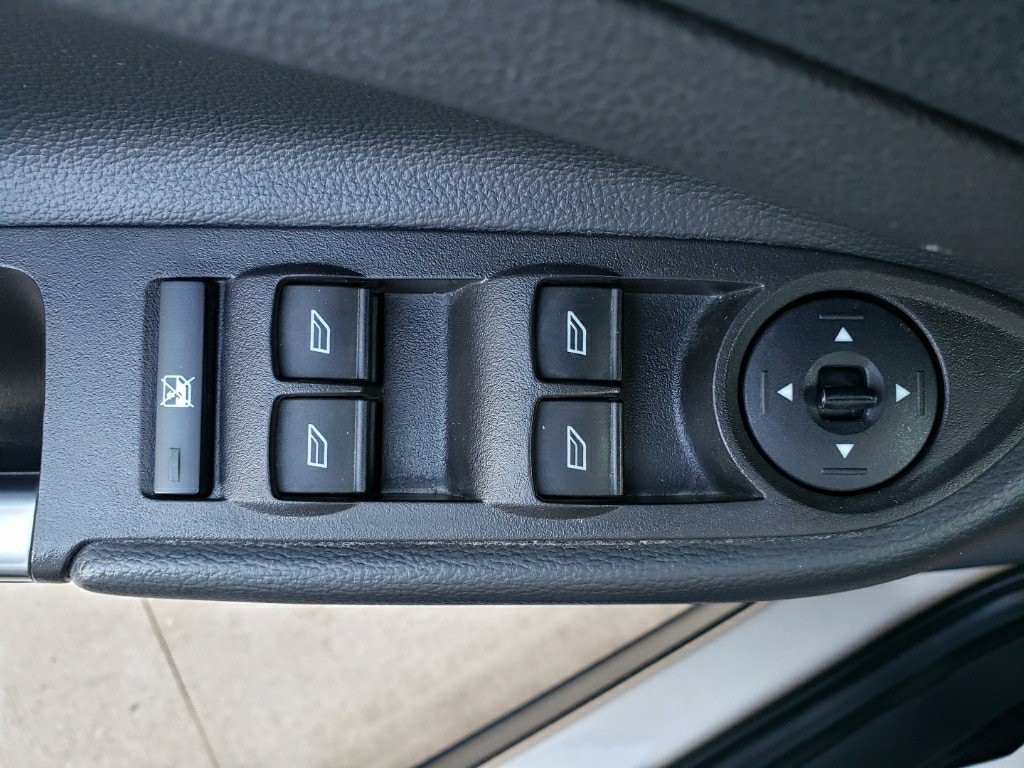 Used 2017 Ford Escape SE image 26