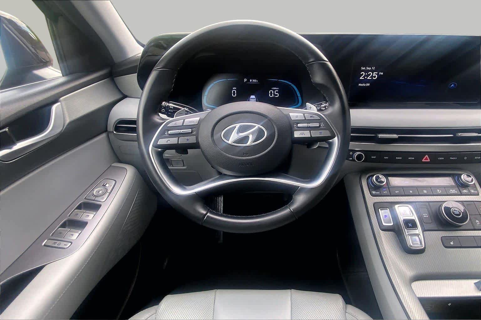 Used 2025 Hyundai Palisade SEL FWD image 6