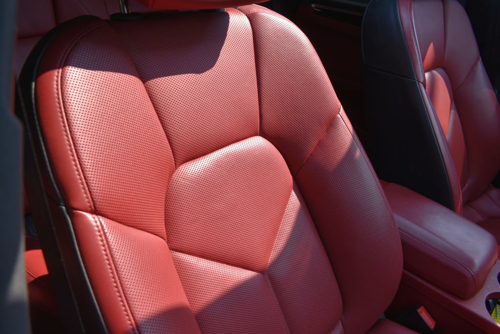 Used 2024 Porsche Macan Turbo AWD/4WD image 23