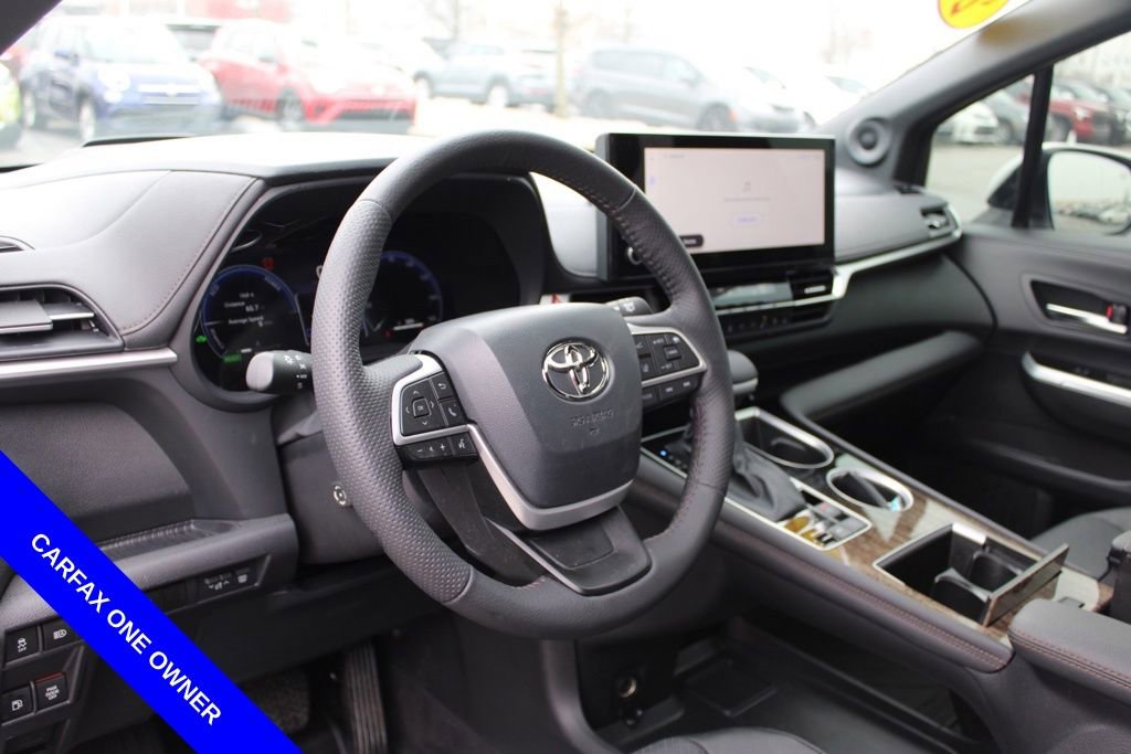 Used 2025 Toyota Sienna Platinum image 19